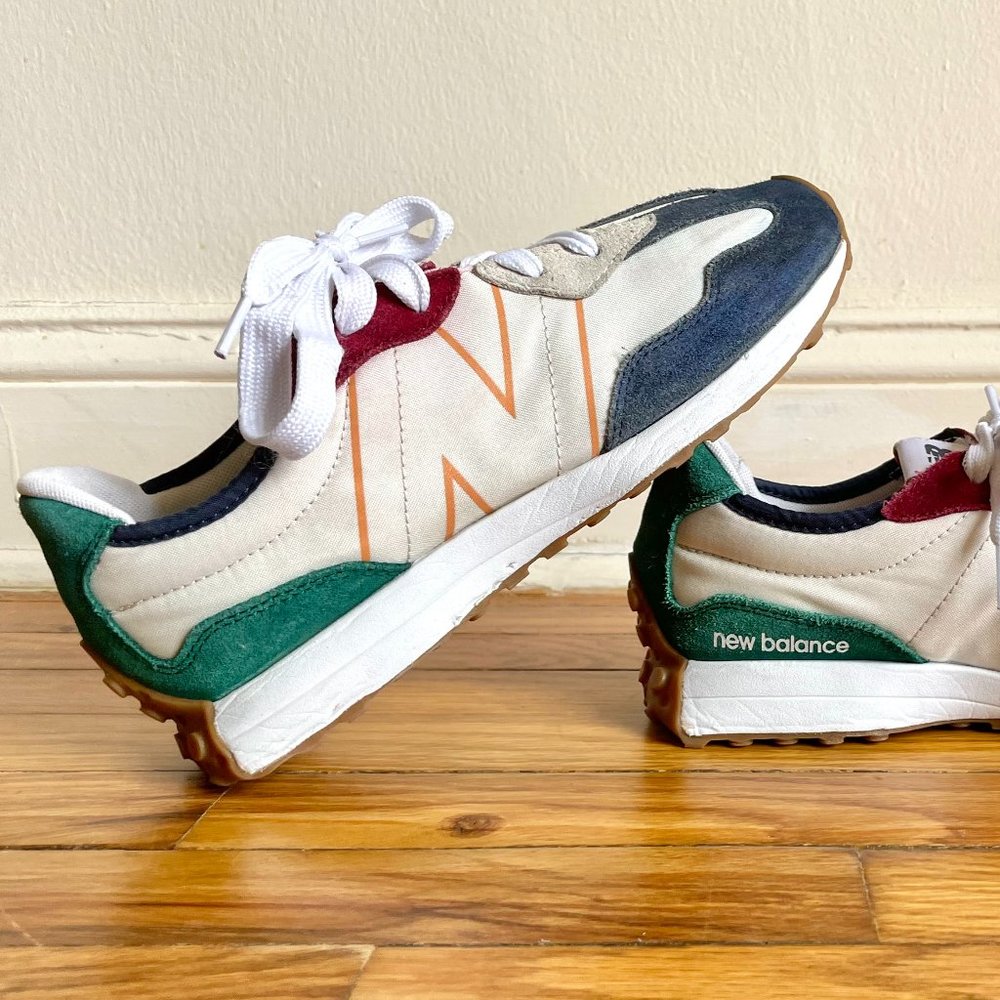 New Balance 327 Sneakers in Multicolor/Colorblock